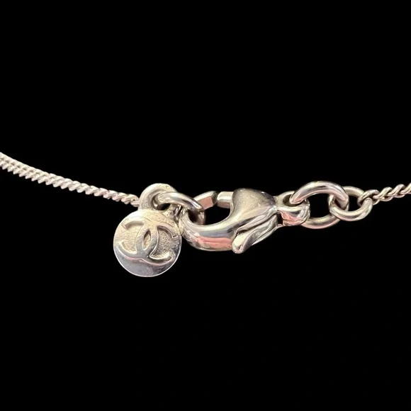 CHANEL Silver Necklace with Clover Rhinestone Pendant - Picture 6 of 8